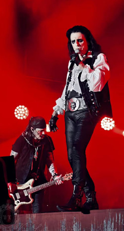 Johnny Depp live on stage
